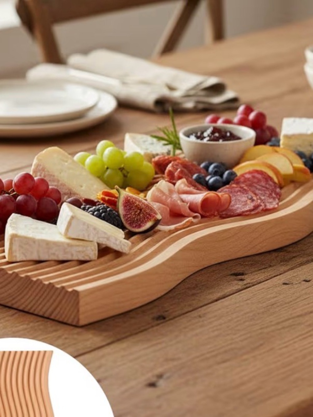 Natural Wood Serving & Charcuterie Board - Light Wood